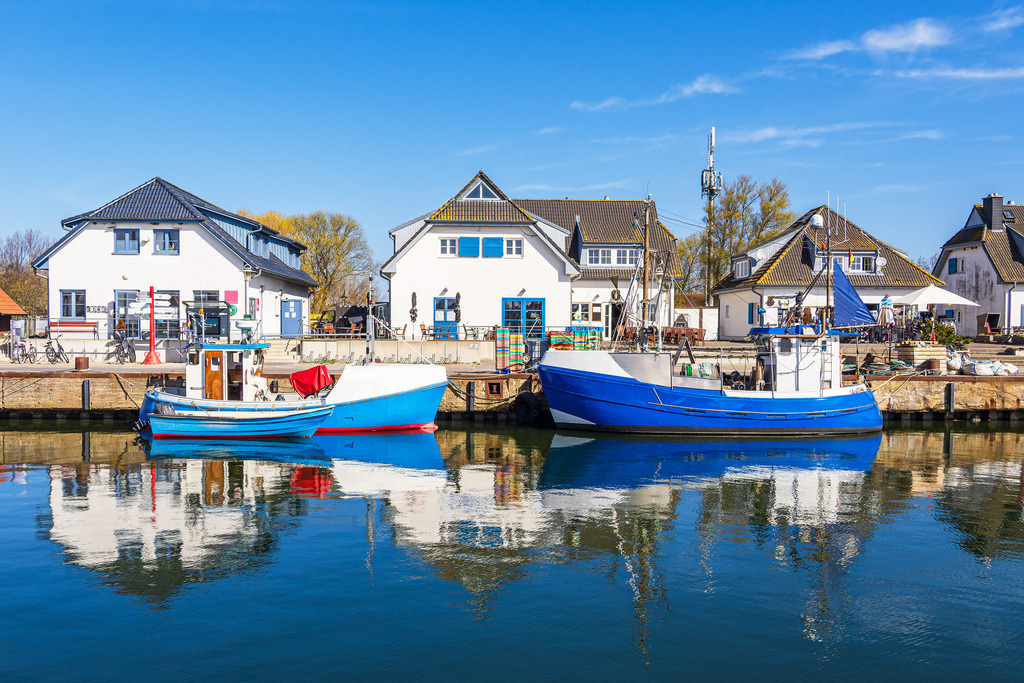Fischerboote im Hafen von Vitte auf der Insel Hiddensee | Fischerboote im Hafen von Vitte auf der Insel Hiddensee.
