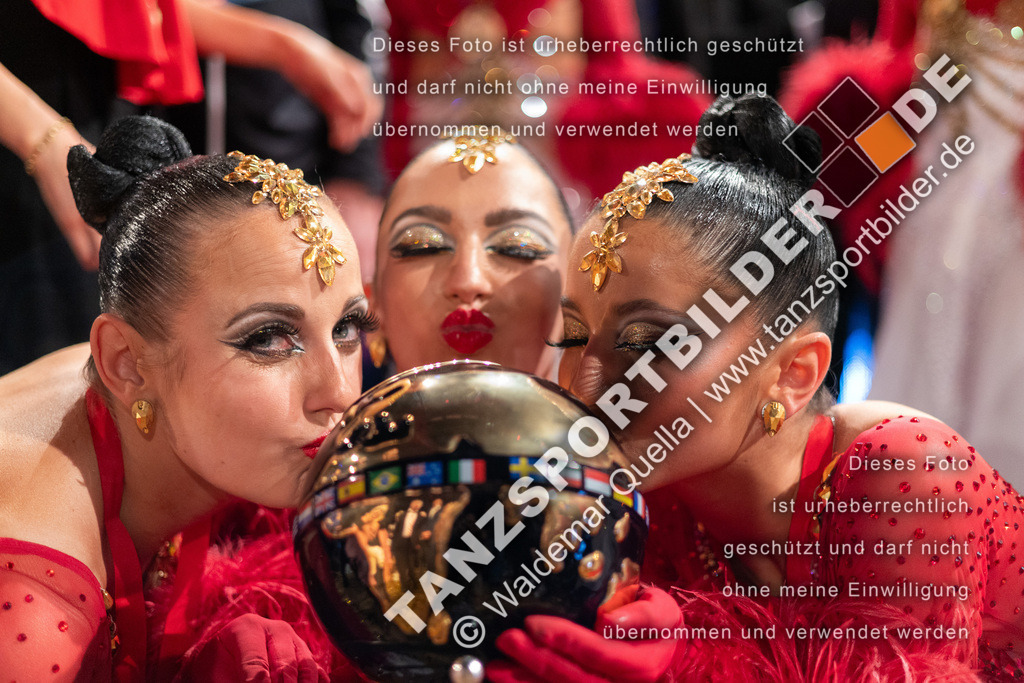 20251206-06199 | Hier finden Sie Tanz Bilder vom Latein und Standard Formationen tanzen. Sportbilder vom Tanzsport. Schöne Fotos und von Weltmeisterschaft, Europameisterschaft, Bundesliga, Regionalliga, Oberliga und Landesliga sowie von GOC Stuttgart, DanceComp, WM Bremen