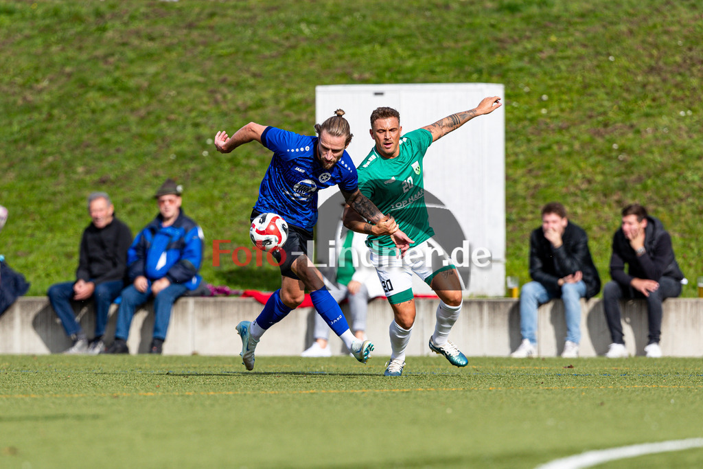 1. FC Penzberg gegen FC Wacker München | Bezirksliga Oberbayern Süd 3, 1. FC Penzberg gegen FC Wacker München, 20241012,Zweikampf zwischen Patrick OCHSENDORF (FC Wacker München 31) und Marco HIRY (1. FC Penzberg 20),2024-10-12 in Penzberg (Stadion an der Karl-Wald-Straße), Patrick OCHSENDORF (FC Wacker München 31), Marco HIRY (1. FC Penzberg 20)Copyright: WolfgangxLindner www.foto-lindner.de