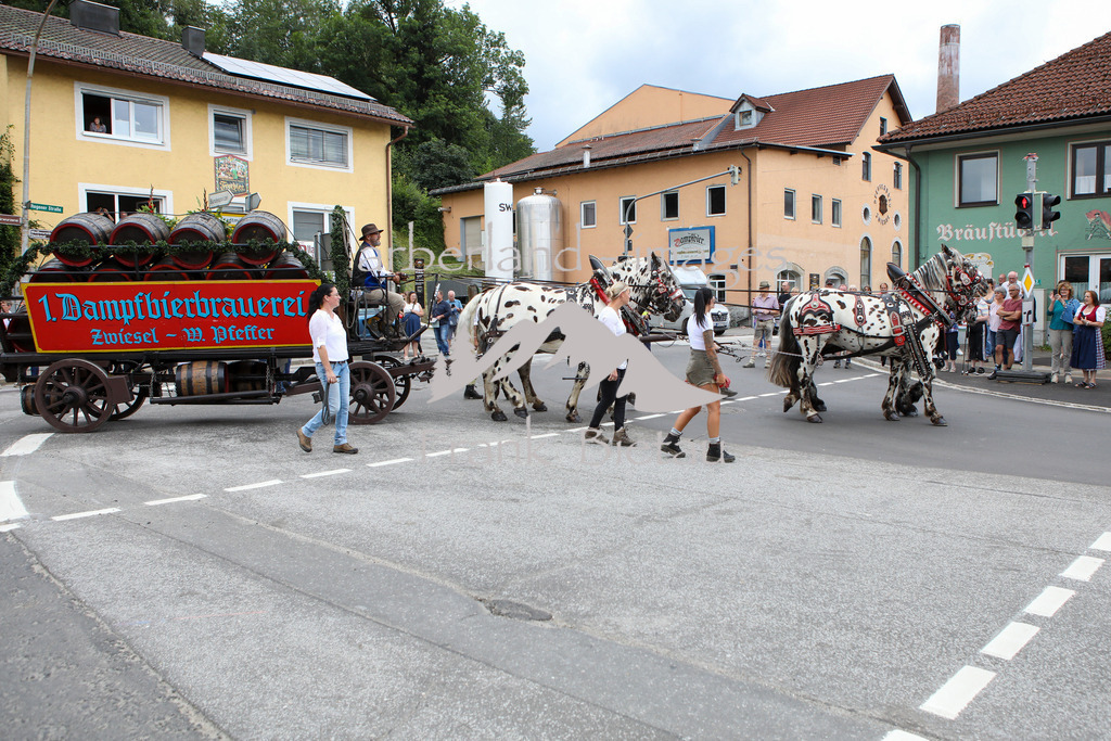 OE7A1616 | die Festeröffnung in Zwiesel mit prominentem Besuch, Ministerpräsident Markus Söder sowie Minister Hubert Aiwanger.