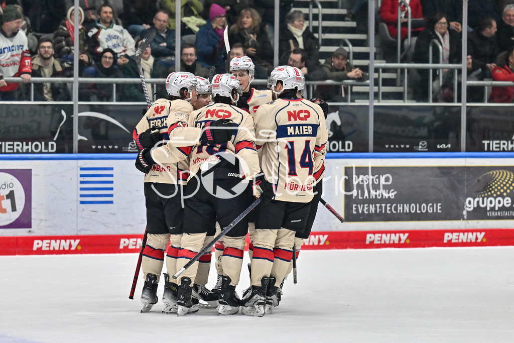 Augsburger Panther - Nürnberg Ice Tigers | Jubel nach dem Ausgleich zum 3-3 durch Jeremy McKENNA (Nürnberg Ice Tigers #91) / Tor / Treffer / Feude Happy / Torschuetze / DEL: Augsburger Panther - Nuernberg Ice Tigers, Curt Frenzel Stadion am 03.01.2025