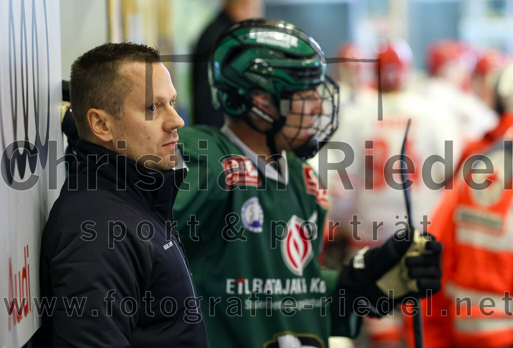 2023-09-10_129_TSV_Erding_gegen_EHC_Klostersee | Erding, Deutschland, 10.09.2023:
Eishockey, Bayernliga 2023 / 2024, Testspiel, TSV Erding gegen EHC Klostersee, Endergebnis: 10:1

Trainer Ales Jirik (Erding Gladiators)

Foto: Christian Riedel / fotografie-riedel.net