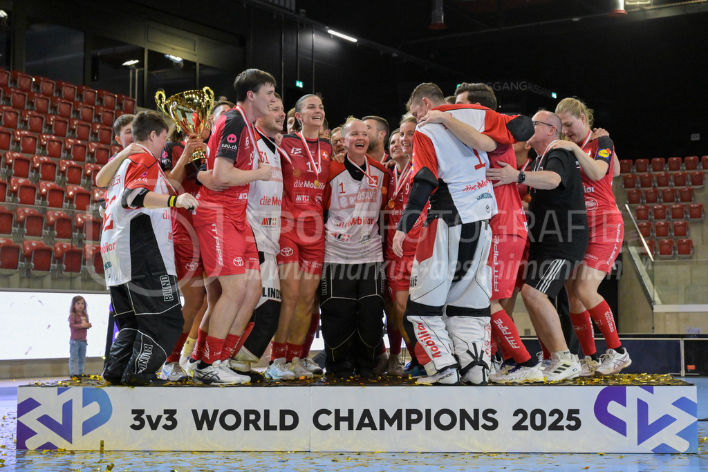 3v3 World Floorball Championships 2025 - Medal Ceremony | Both teams Switzerland win the gold medal and become world champion, during 3v3 World Floorball Championships 2025, Switzerland: 03.05.2025, Winterthur, AXA ArenaEvent page: <a href="https://www.u19wfc2025.ch/">www.u19wfc2025.ch</a>Credit: Markus Aeschimann, <a href="https://markus-aeschimann.ch">markus-aeschimann.ch</a>Instagram: <a href="https://instagram.com/sportfotografie.aeschimann">@sportfotografie.aeschimann</a> - Realisiert mit Pictrs.com