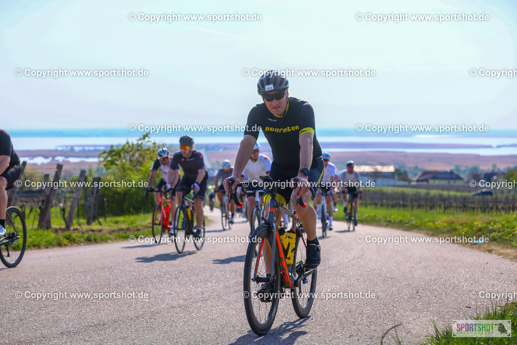 TRA_0810 | Neusiedlersee Radmarathon 2026@sportshot_your_pictrs #yourpictures#roadtowm2029 #nrm #neusiedlerseeradmarathon #neusiedlersee #neusiedlerseetourismus #burgenland #mörbisch #nrm26 #burgenlandtourismus #voglundco #poweredbyburgenlandtourismus #radsport #rad #marathon #ucigranfondo #visitburgenland #ucigranfondoworldseries