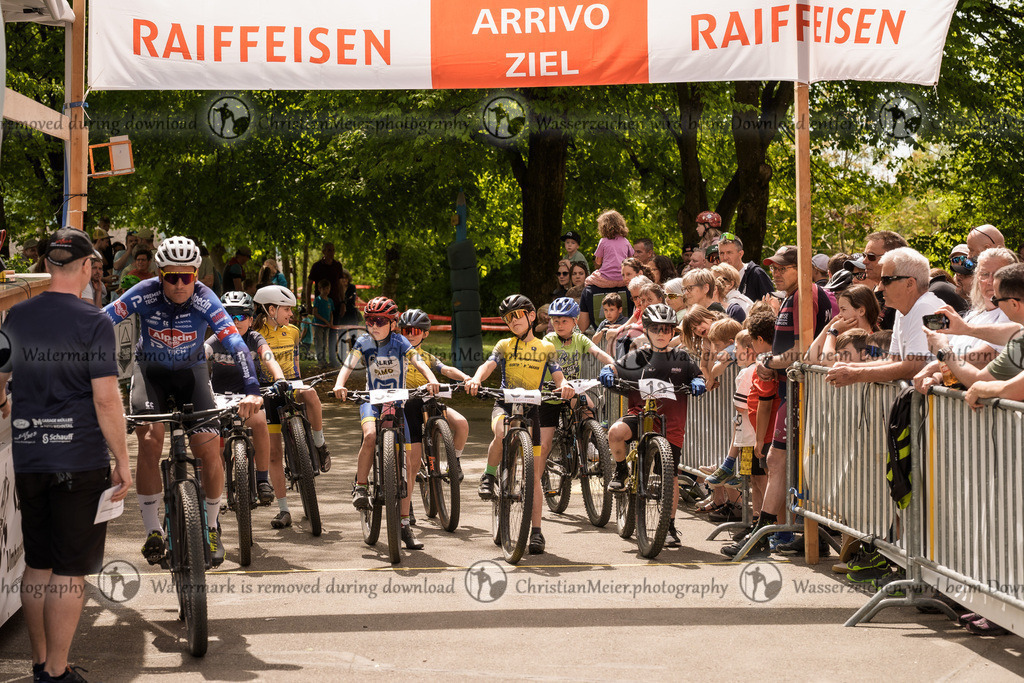 Eierlesen 2026 | Sie wurden bei einem Event oder Sportanlass fotografiert? Hier finden sie ihre Bilder! - Realisiert mit Pictrs.com