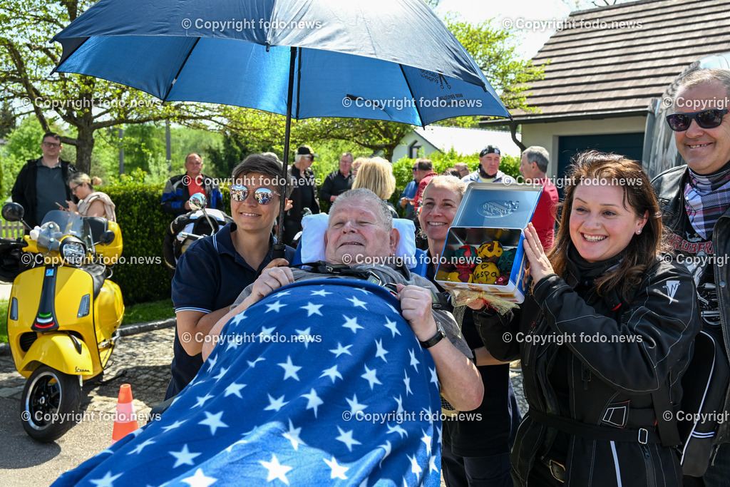 Rollende Engel_ Vespa_ 07.05.2023-22 | 07.05.2023, Neuhofen, Kremsmuenster, AUT, Rollende Engel Vespatreffen, im Bild Josef Wuehl und Rollende Engel