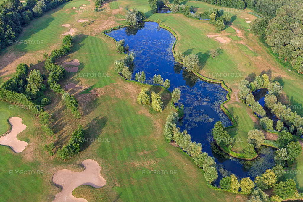 Luftbild: Teiche und Greens am Golfclub Soufflenheim Baden-Baden in Soufflenheim im Bundesland Bas-Rhin in Frankreich. – Foto: IMG_30533.jpg vom 09.07.2010 durch Werner Riehm/FLY-FOTO.de – Auflösung des Originals: 4752 x 3168 px