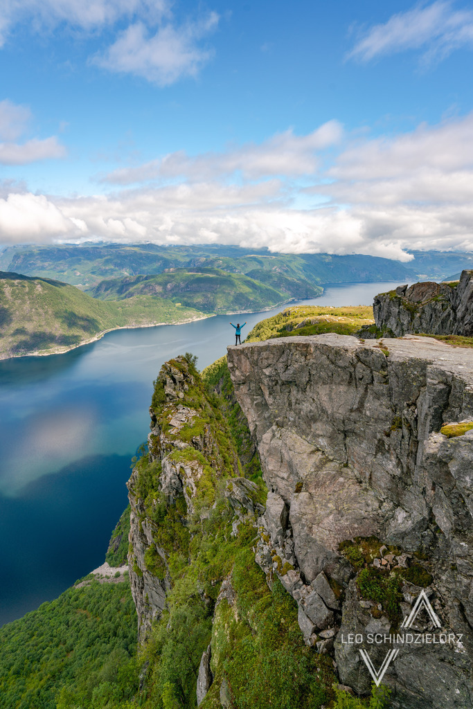 Fotografie_Leo_Schindzielorz_NO_Sommer_Skomakarnibba_20220808_A7R02887_org | Atmosphärische Landschaftsbilder & Drohnenaufnahmen aus dem Allgäu, Tirol, Südtirol & der Schweiz – ideal für Leinwanddrucke & zur stilvollen Raumgestaltung. - Realisiert mit Pictrs.com