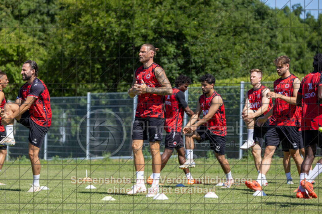 20250629_105131_0944 | #,1.Göppinger SV, Fussball, Oberliga BW - Trainingsauftakt, Saison 2025/2026, Rasensportplatz Stadion SV Göppingen, Hohenstaufenstr. 116, 73033 Göppingen, 29.06.2025 - 10:30 Uhr,Foto: PhotoPeet-Sportfotografie/Peter Harich