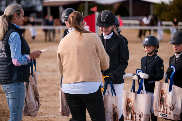 2026_10_03_Siefer-Hof_150417_Z81_43996476 | Professionelle Reitsport-, Turnier- und Eventfotografie von Robert Broda. Galerien mit ausgewählten und bearbeiteten Bildern direkt online ansehen und bestellen.