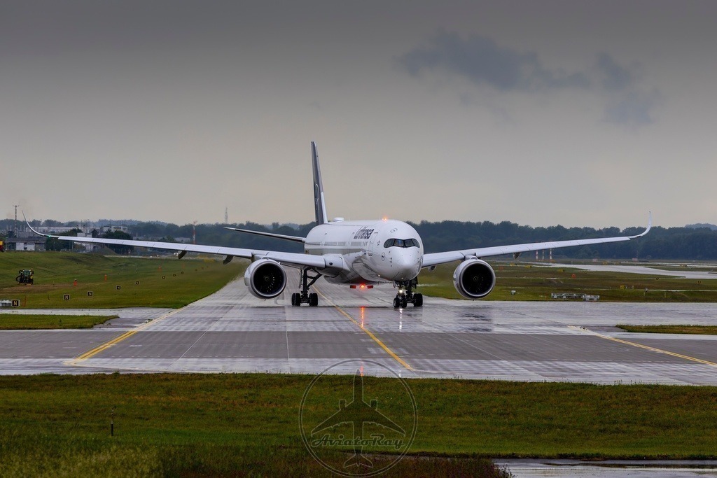 LH466-A359-D-AIXZ-MUC-SAN-20250602-2-topaz-sharpen | Browse breathtaking aviation photography and order high-quality prints from AviatoRay's gallery. Perfect for enthusiasts and collectors. - Realisiert mit Pictrs.com