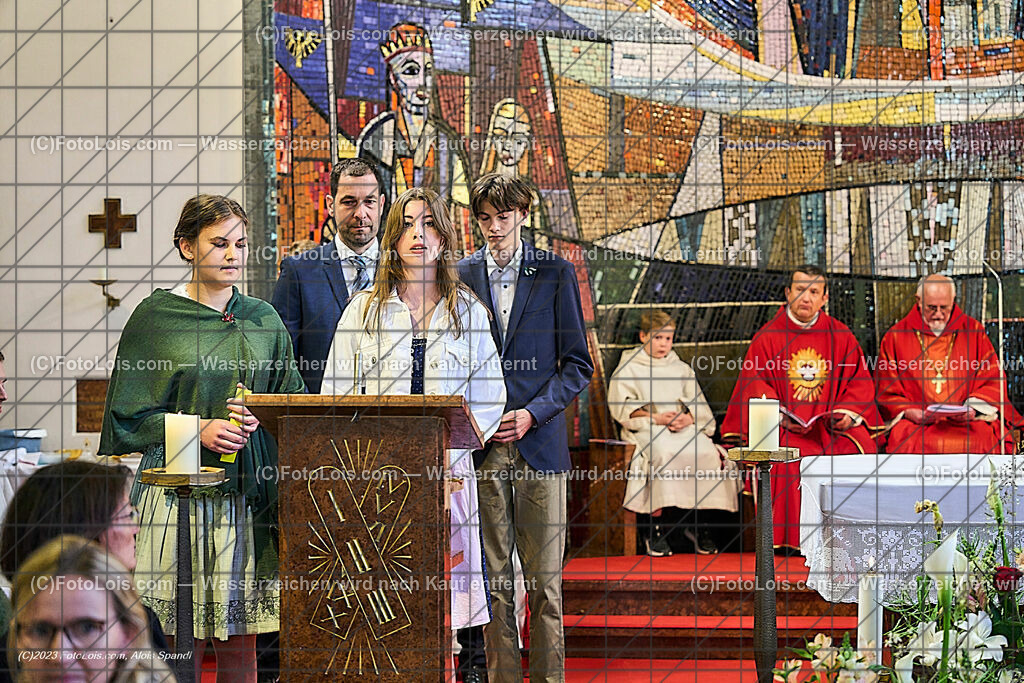 ALP2243_Pfarrfirmung Wieselburg | (C)FotoLois.com, Alois Spandl, Pfarrfirmung in Wieselburg mit Firmspender Eduard Gruber (ehemaliger Generalvikar der Diözese St. Pölten), Sa 3. Juni 2023.