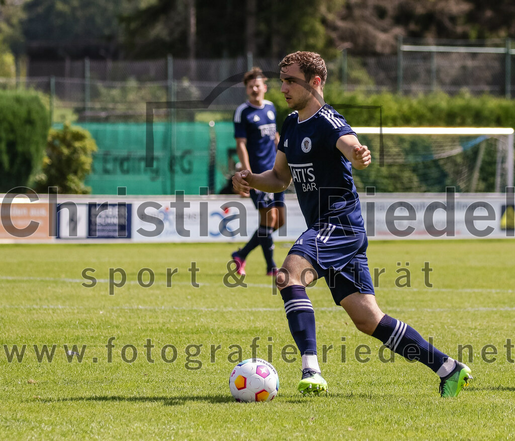2023-08-26_019_FC_Langengeisling_gegen_TuS_Raubling | Erding, Deutschland, 26.08.2023:
Fußball, Bezirksliga Oberbayern Ost 2023 / 2024, 6. Spieltag, FC Langengeisling gegen TuS Raubling, Endergebnis: 2:0

Bastian Unsin (TuS Raubling, #27)

Foto: Christian Riedel / fotografie-riedel.net