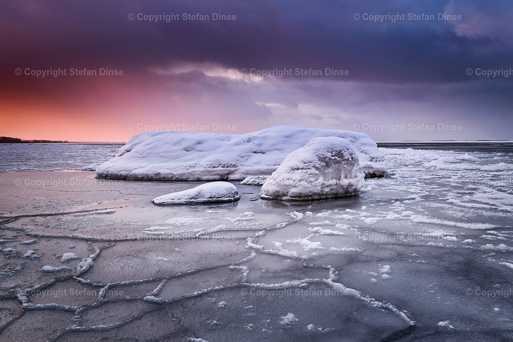 2_DSC8040 | Findlinge im Eis, Zeesenboote bei der Traditionsregatta, eine Seebrücke im Sonnenaufgang - mit den Bildern aus dieser Galerie erhalten Sie wunderschöne Aufnahmen über das ganze Jahr. Ein tolles Produkt zum Verschenken, Werben oder zum Träumen vom nächsten - Realisiert mit Pictrs.com