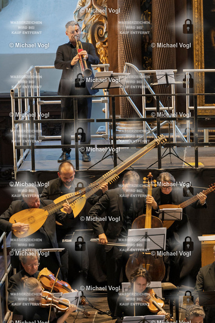 TAM25_K.11__Michael-Vogl_061_7901 | Tage Alter Musik Regensburg K.11 Dreieinigkeitskirche Ars Antiqua Austria (Österreich) St. Florianer Sängerknaben (Österreich) Splendor Austriae Höfischer Prunk in geistlichen Werken B.A. Aufschnaiter: Missa Laetemurine & H.I.F. Biber: Vesperae à 32 Franz Farnberger Einstudierung Gunar Letzbor Solovioline, Leitung Foto: Michael Vogl