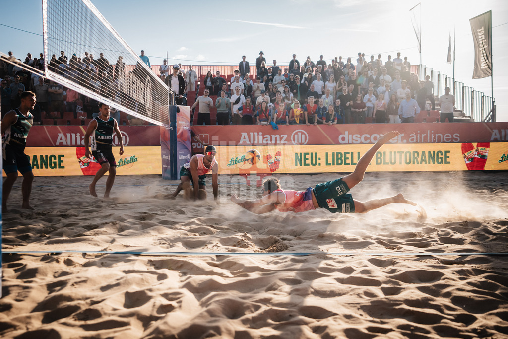 Beachvolleyball | Männer | Allianz German Beach Tour 2025 | Tourstop Düsseldorf | 09.05.2025 | Hennes Nissen springt zum Ball