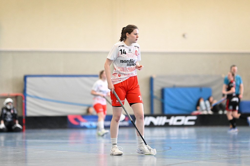 Floorball I Frauen I Saison 2023-2024 I 1. Frauen Floorball-Bundesliga I Playoffs 3. Spieltag I ETV Lady Piranhhas Hamburg - Dümptener Füchse | Luisa Diesener (14, ETV Lady Piranhhas Hamburg) - Realisiert mit Pictrs.com