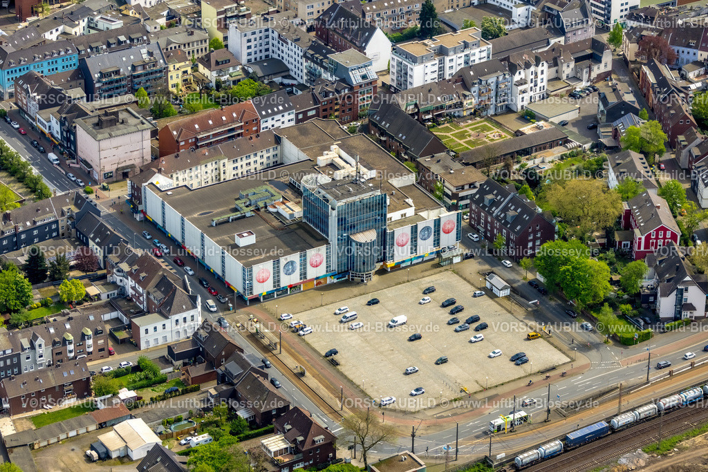 Oberhausen240401919 | Luftbild, Neumarkt mit dem ehemaligen Möbelhaus Finke und Parkplatz, Sterkrade Mitte, Oberhausen, Ruhrgebiet, Nordrhein-Westfalen, Deutschland