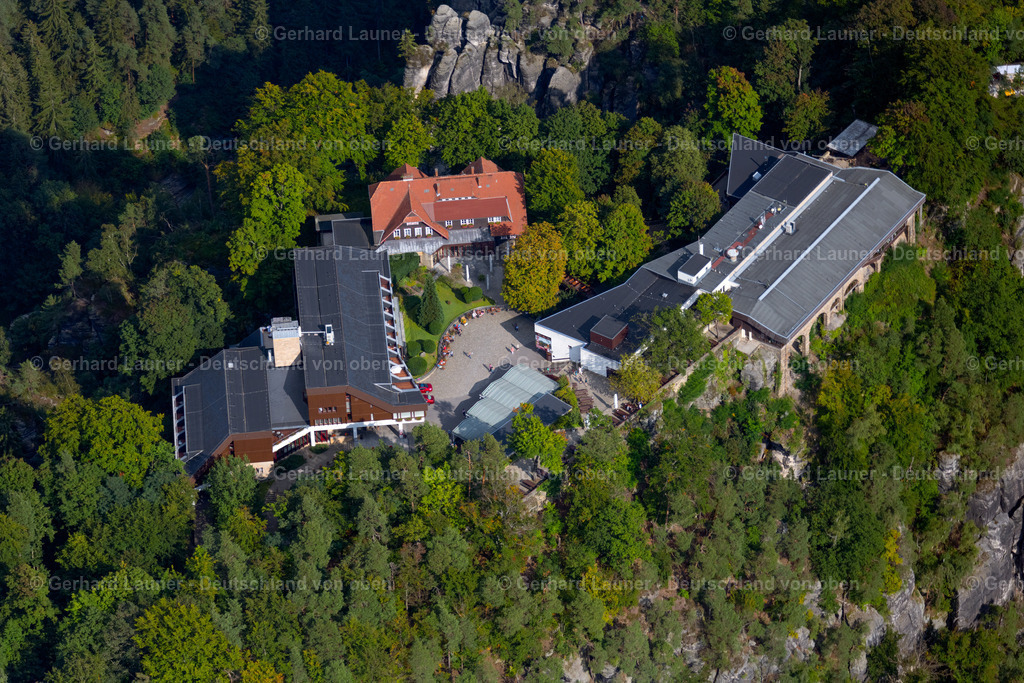 4060748 | RATHEN 07.09.2021 Gebäude des Panorama Restaurant Bastei in Rathen im Bundesland Sachsen, Deutschland, Elbsandsteingebirge, Sächsische Schweiz. // Building of the restaurant Panorama Restaurant Bastei in Rathen in the state Saxony, Germany. Foto: Gerhard Launer