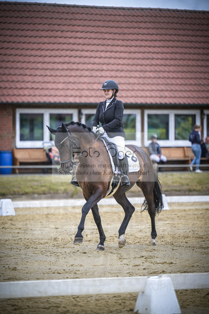 DOS_3970 | Entdecke hochwertige Reitturnierfotos von Foto Oger. Professionell, emotional und authentisch – jetzt Lieblingsmomente im Shop bestellen.Deutschlandweite Turnierfotografie. - Realisiert mit Pictrs.com