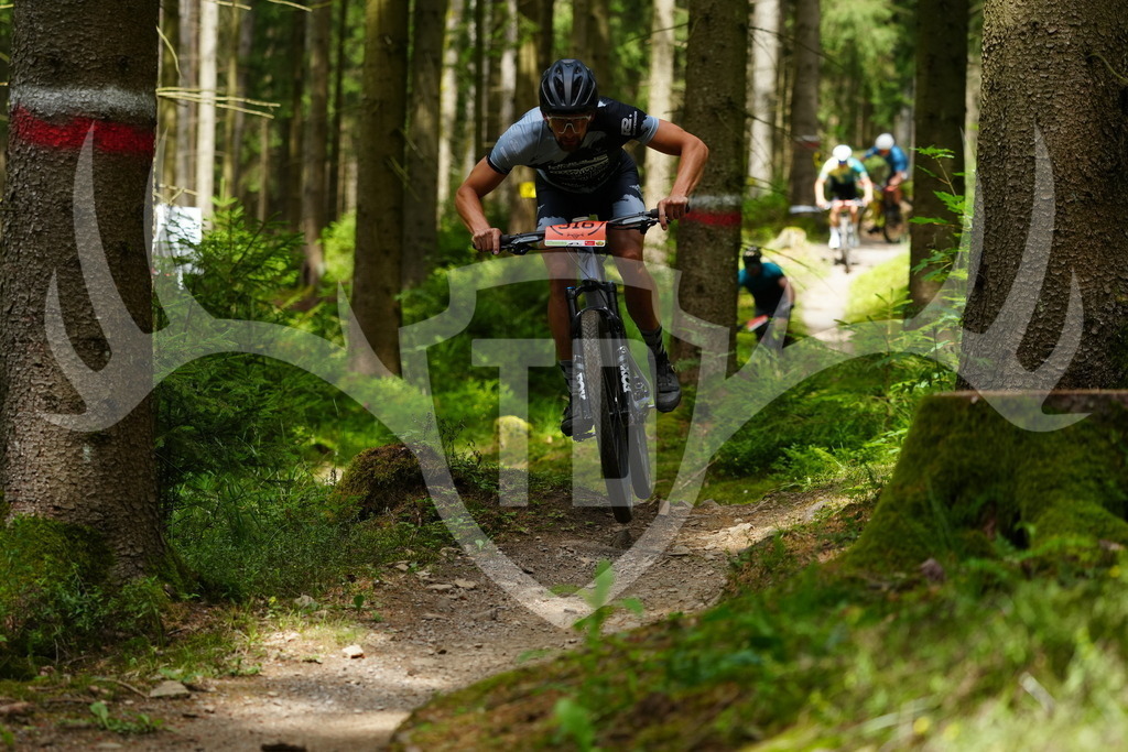 FC100303 | Fotogalerie der Treibjagd im Dunkelwald - Dein MTB Etappenrennen im Erzgebirge - Realisiert mit Pictrs.com
