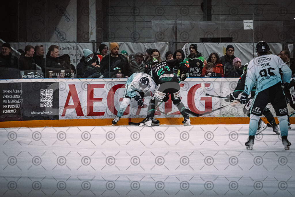 Alligators_vs_Lindau_21_12_2025-056 | Höchstadt Alligators Fotogalerie: Eishockey-Action aus Franken. Professionelle Spielfotos, Portraits & Stadionbilder zum Download. Jetzt entdecken! - Realisiert mit Pictrs.com