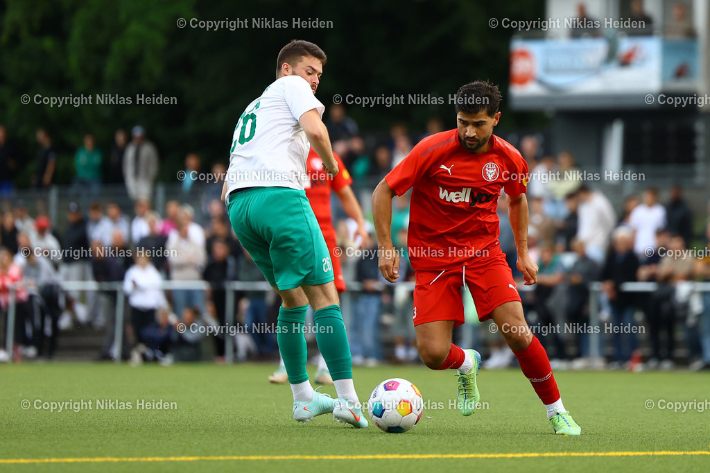 NH_TSVKlausdorf_FCKiliaKiel_KreispokalKFVKiel_23072025 | #26 Leon Petersen (TSV Klausdorf), #23 Acer Rezan (FC Kilia Kiel)Fußball I Herren I Kreispokal KFV Kiel I Saison 2025-2026  I Viertelfinale I TSV Klausdorf - FC Kilia Kiel I 23.07.2025 I Aubrook Platz B