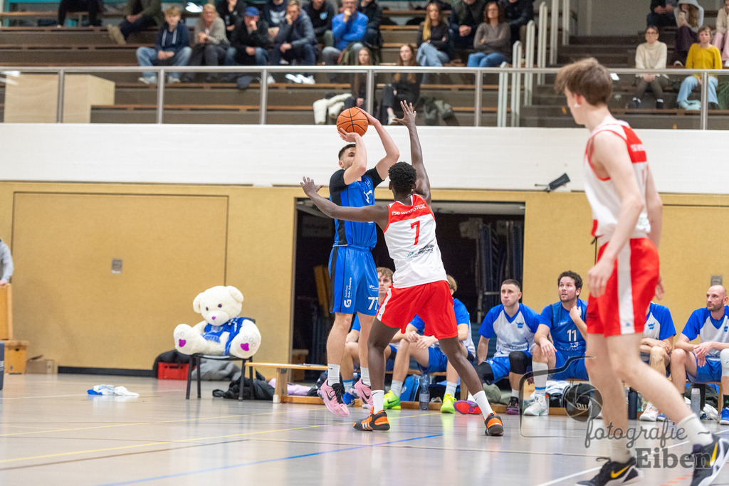 TSG Westerstede-Fortuna Logabirum | Basketball 2. Regionalliga; TSG Westerstede 2 (weiß)- Fortuna Logabirum (blau) am 12.12.2025 in Westerstede (Hössensportzentrum), Photo: Philip Eiben 2025 - Realisiert mit Pictrs.com