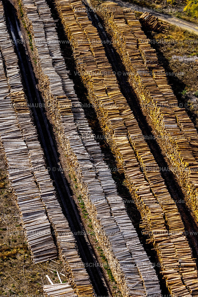 Bestwig220902031 | Luftbild, Waldschäden, Waldsterben, Holzstapel, Baumstämme, Ostwig, Bestwig, Ruhrgebiet, Nordrhein-Westfalen, Deutschland