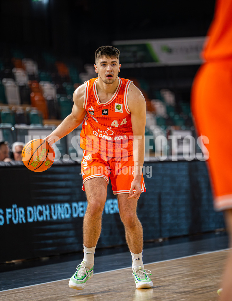 Basketball I Herren I Saison 2025-2026 I ProB Nord I 18. Spieltag I Rasta Vechta II - LOK Bernau-70 | Ivan Volf (44,Rasta Vechta II) - Realisiert mit Pictrs.com