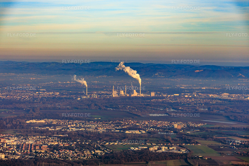 Luftbild: Großkraftwerk Mannheim (GKM) von der Pfalz aus gesehen im Ortsteil Neckarau in Mannheim im Bundesland Baden-Württemberg in Deutschland. Foto: IMG_151989.jpg vom 12.12.2025 durch Werner Riehm/FLY-FOTO.de