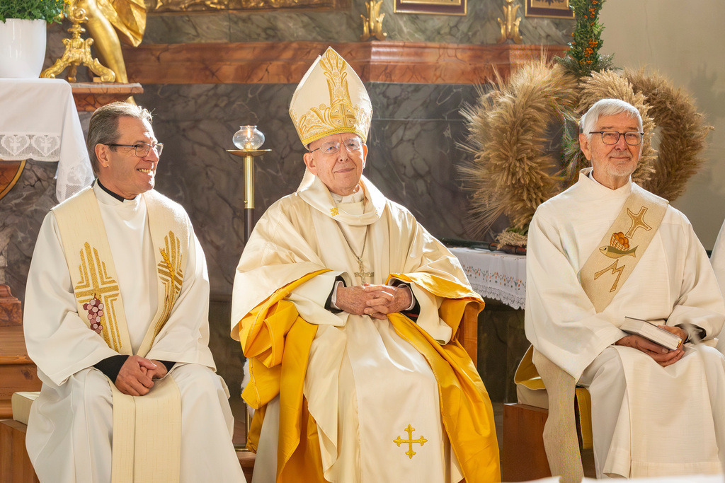 Festmesse-072 | Fotodoku der Festmesse anläßlich der Seligsprechung von Maria Theresia LEDOCHOWSKA 1975, zelebriert von Altbischof DDr. Klaus Küng und Pfarrer Mag. Zenon PAJAK in der Pfarrkirche Loosdorf. 