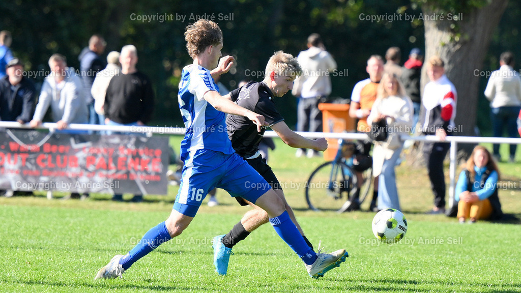 Kieler MTV vs TSV Bordesholm | Karl Krause (KMTV #7) vs Jannik Drews (Bordesholm #16) / Fußball-Verbandsliga Ost Männer 2025/2026 / Kieler MTV vs TSV Bordesholm / Professor-Peters-Platz / Kiel / 28.09.25 - Realisiert mit Pictrs.com