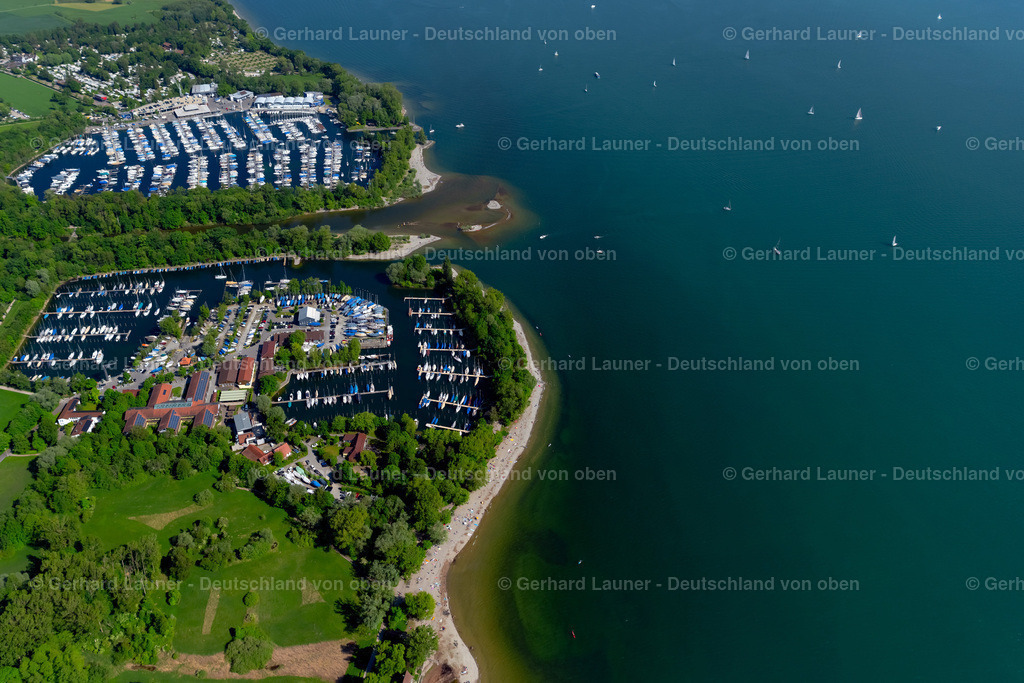 4027965 | LANGENARGEN 17.05.2020 Yachthafen mit Sportboot- Anlegestellen und Bootsliegeplätzen am Uferbereich des Bodensee " BMK Yachthafen Langenargen " in Langenargen am Bodensee im Bundesland Baden-Württemberg, Deutschland. Weiterführende Informationen bei: BMK Yachthafen Langenargen GmbH & Co. KG. // Pleasure boat marina with docks and moorings on the shore area of Bodensee " BMK Yachthafen Langenargen " in Langenargen at Bodensee in the state Baden-Wuerttemberg, Germany. Further information at: BMK Yachthafen Langenargen GmbH & Co. KG. Foto: Gerhard Launer