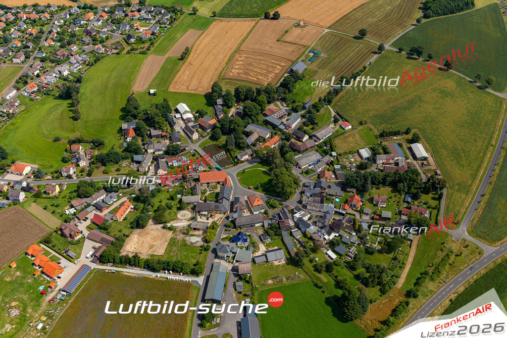 Das Luftbild der Stadt Höchstädt im Fichtelgebirge wurde 2021 vom Flugzeug heraus erstellt (keine Drohne) Aufnahmehöhe ca.450 Meter- hohe Bildauflösung und Druck-Qualität garantiert!