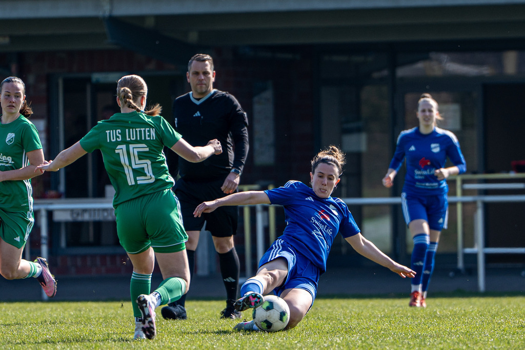 Fußball I Frauen I Saison 2025-2026 I Oberliga Niedersachsen I 17. Spieltag I TuS Lutten - BW Hollage I 12859 | jns.sportfotos - Realisiert mit Pictrs.com