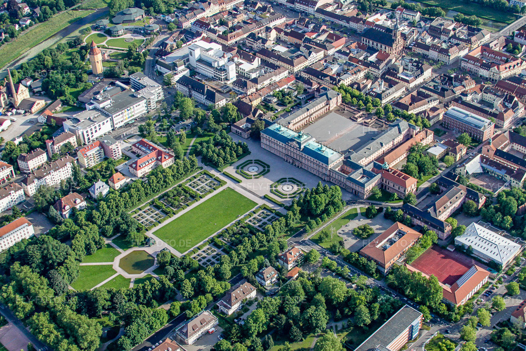 Luftbild: Schloss - Residenzschloss Rastatt an der Herrenstraße im Ortsteil Rastatt-Innenstadt in Rastatt im Bundesland Baden-Württemberg in Deutschland. Foto: IMG_18787.jpg vom 03.06.2009 durch Werner Riehm/FLY-FOTO.de