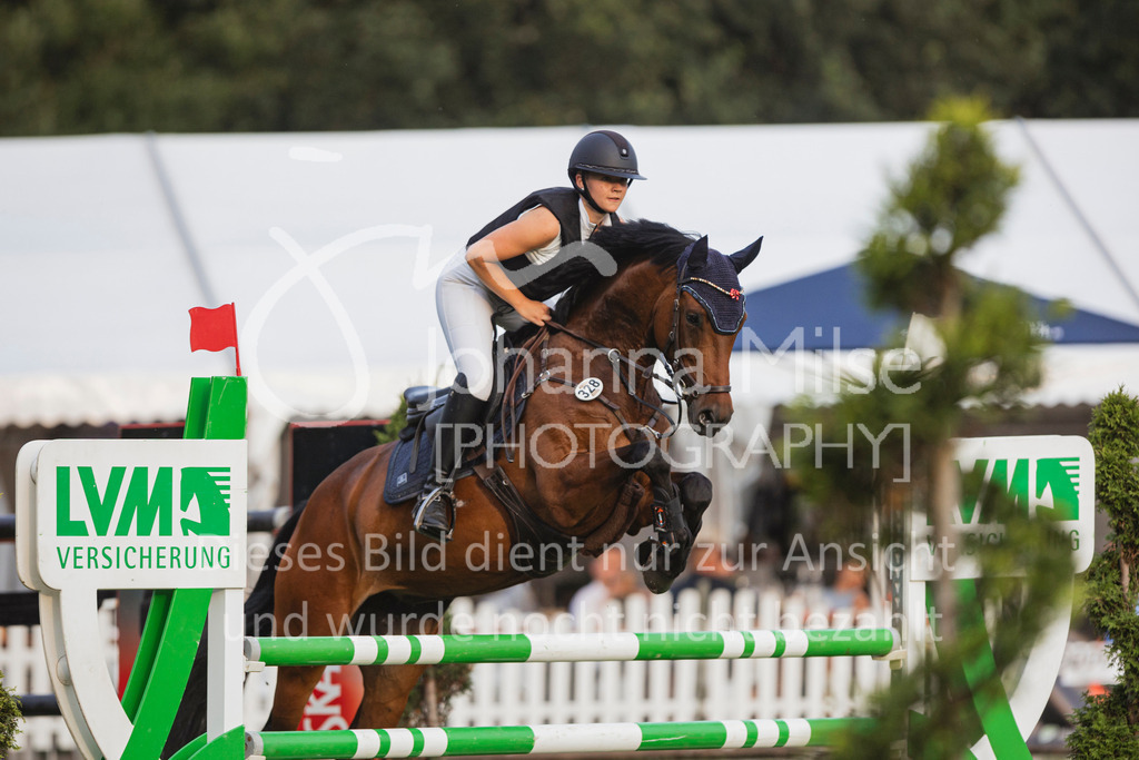 240719_LC_Mannschaft-746 | Deine schönsten Turniermomente als professionelle Fotos! Entdecke hochwertige Pferdesport-Fotografie im Online-Shop. Jetzt Fotos finden & bestellen!