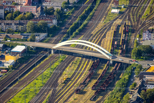 Hagen230903292 | Luftbild, Brücke Fuhrparkstraße über Bahnanlage am Hauptbahnhof, Altenhagen, Hagen, Ruhrgebiet, Nordrhein-Westfalen, Deutschland