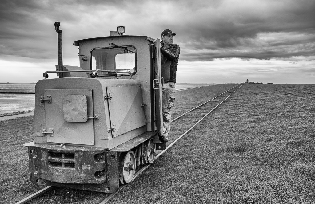 Lorenbahn des LKN.SH © Holger Rüdel | Der Online-Shop von Holger Rüdel. Ausgewählte Fotografien als FineArt-Prints bestellen: Bildreportagen, Landschaften, Wildlife, History, Infrarot-Motive in Schwarzweiß und Verschiedenes.  - Realisiert mit Pictrs.com