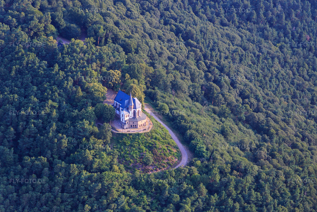 Luftbild: St. Anna Kapelle in Burrweiler im Bundesland Rheinland-Pfalz in Deutschland. Foto: IMG_108832.jpg vom 15.07.2018 durch Werner Riehm/FLY-FOTO.de