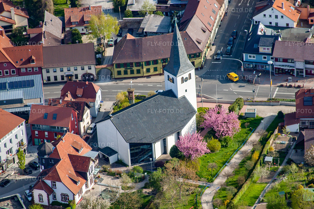 Luftbild: Martinskirche im Ortsteil Berghausen in Pfinztal im Bundesland Baden-Württemberg in Deutschland. Foto: IMG_25949.jpg vom 23.04.2010 durch Werner Riehm/FLY-FOTO.de