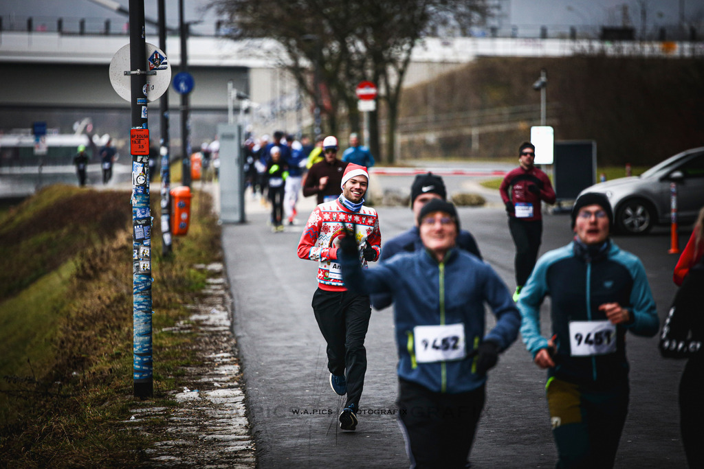 ..... | Linz, AUSTRIA,14. Dezember 25, ALOHA WINTERLAUF DEZEMBER 25 , Image shows: Photo: WAPICS / Andreas Willdoner