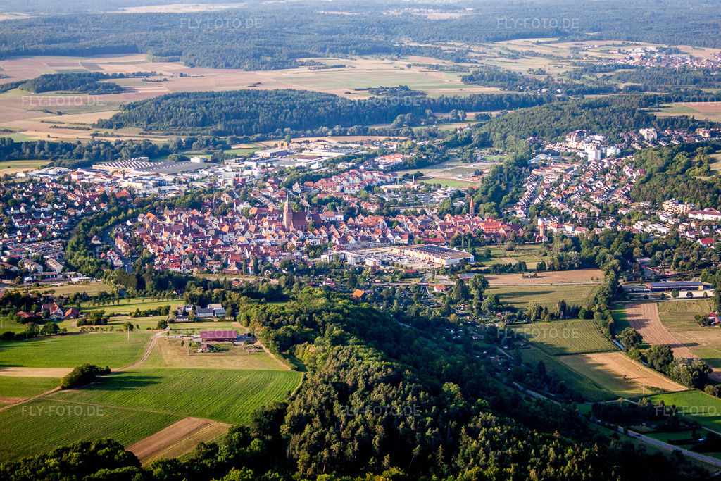 Luftbild: Ortsansicht der Straßen und Häuser der Wohngebiete in Weil der Stadt im Bundesland Baden-Württemberg in Deutschland. Foto: IMG_52587.jpg vom 23.08.2012 durch Werner Riehm/FLY-FOTO.de