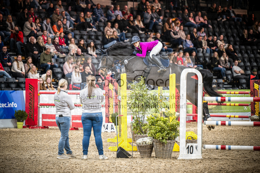 DOS_2597 | Entdecke hochwertige Reitturnierfotos von Foto Oger. Professionell, emotional und authentisch – jetzt Lieblingsmomente im Shop bestellen.Deutschlandweite Turnierfotografie. - Realisiert mit Pictrs.com