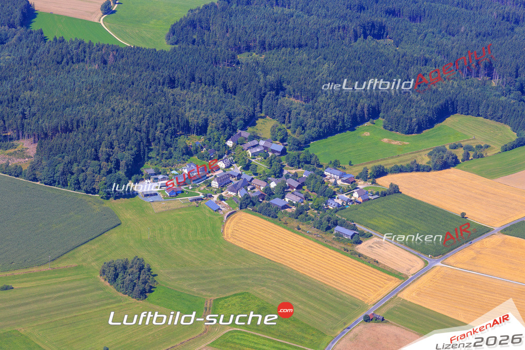 Die Luftaufnahme Duernberg - Roeslau wurde vom UL-Flugzeug (keine Drohne) aus fotografiert.Hohe Druck- Auflösung-die Geschenkidee!