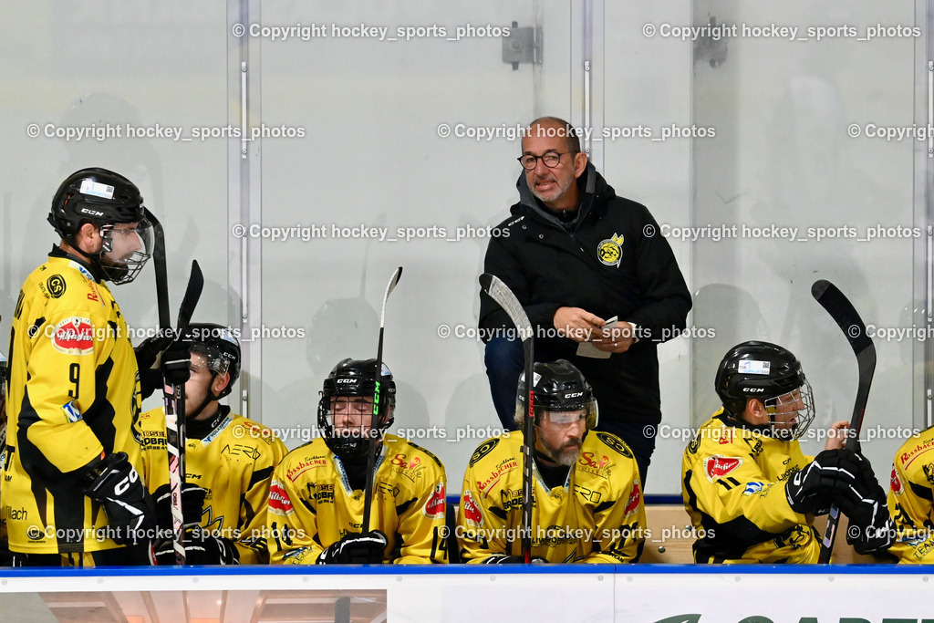 ESC Steindorf vs. MET PHOTOVOLTAIK HORNETS SPITTAL | Spielerbank HORNETS SPITTAL, Headcoach EC Hornets Spittal Winkler Hans, #9 Essmann Kevin EC Hornets Spittal, #14 Stele Florian EC Hornets Spittal, #33 Kabas Michael EC Hornets Spittal, #11 Kucher Florian EC Hornets Spittal, ESC Steindorf vs. MET PHOTOVOLTAIK HORNETS SPITTAL, ESC Steindorf vs. MET PHOTOVOLTAIK HORNETS SPITTAL am 26.10.2024 in Steindorf (Ossiachersee Halle), Austria, (Photo by Bernd Stefan)