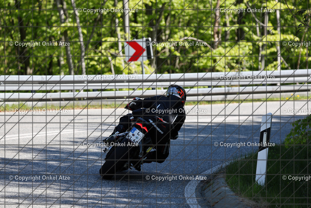 IMG_8516 | Fotograf am Kyffhäuser. Onkel Atze. Kyffhäuser Rennstrecke. Café36. Motorsportfotografie. - Realisiert mit Pictrs.com