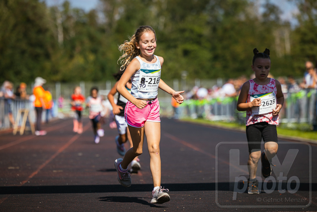 16. Hoywoj-CityLauf im Sportforum Hoyerswerda - 16.09.2023 | 1km VBH-Grundschul-Lauf 2. Klassen - Realisiert mit Pictrs.com