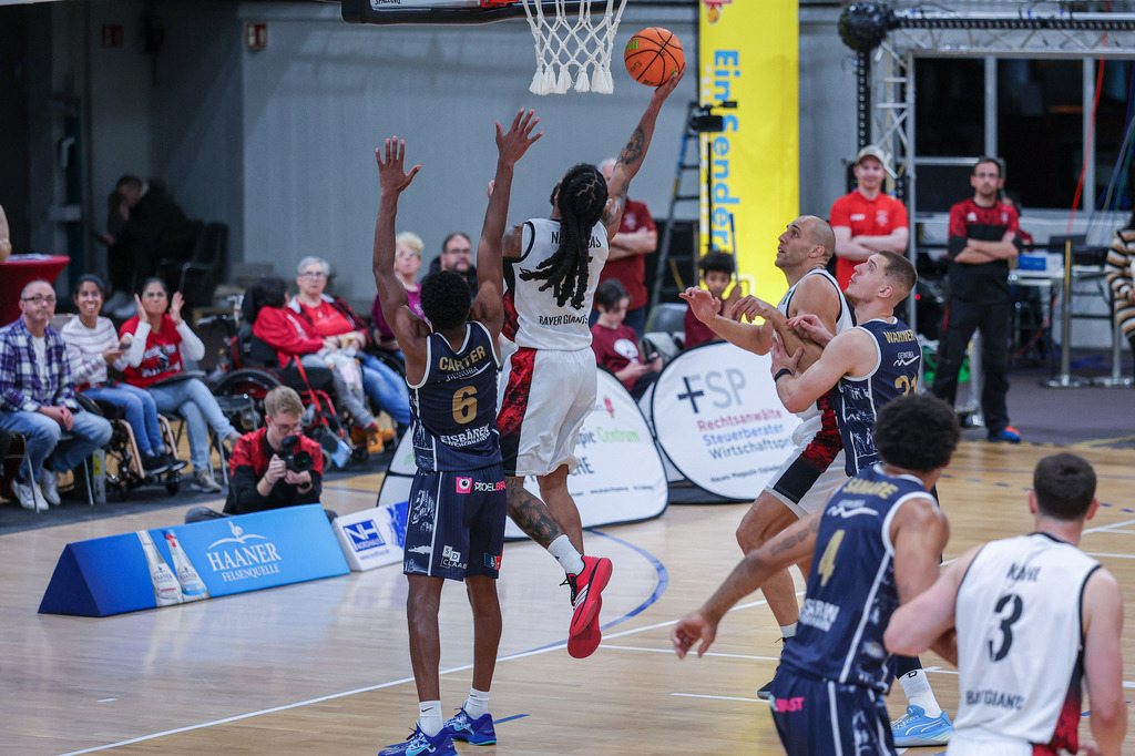 Pro A BAYER GIANTS vs Eisbären Bremerhaven-103 | Fotos von Basketballspielen aus dem Raum NRW fotografiert von Gero Mueller-Laschet und Daniel Schaefer - Realisiert mit Pictrs.com